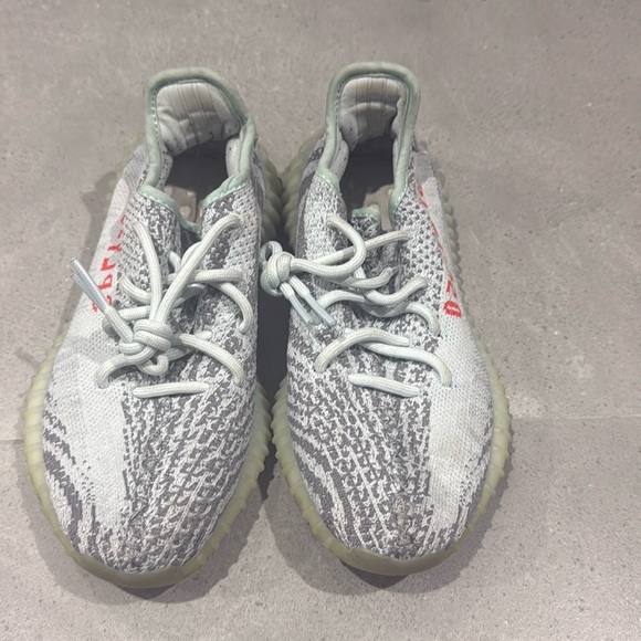 Lightly used Yeezy’s men’s size 5 - Picture 1 of 5